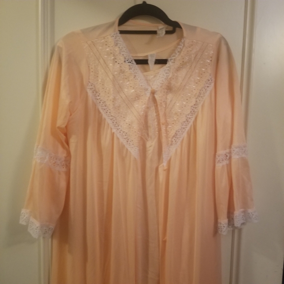 Vintage Peach Nightgown and Robe Set - Picture 4 of 6